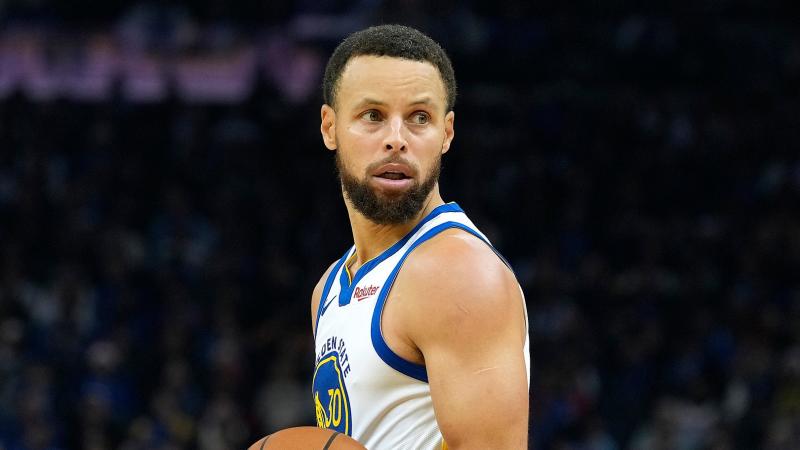 曼联加快与皇马球星的谈判，力图签下这位状态火热的球星。（曼联加速与皇马球星谈判，力争签下这位状态正佳的球星）