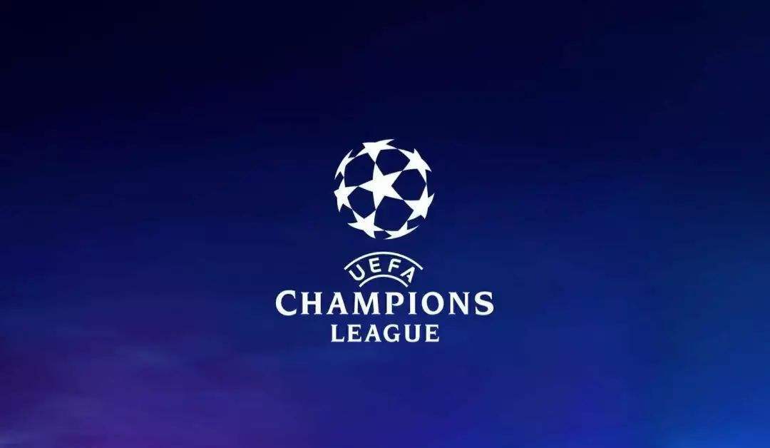 拜仁26／27赛季主场球衣谍照：红色基调搭配领口袖口金色线条（疑似拜仁26／27赛季主场球衣曝光：红色主调，领口袖口点缀金线）