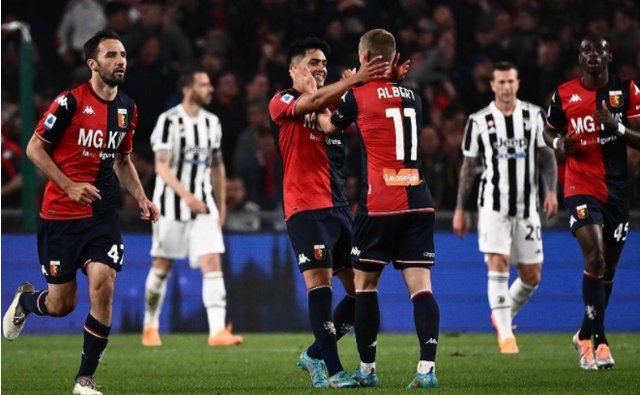 如何看待诺伊尔低级失误？孔帕尼：我会指责我的头号门将吗？（诺伊尔低级失误如何解读？孔帕尼反问：我要责怪我的头号门将吗？）