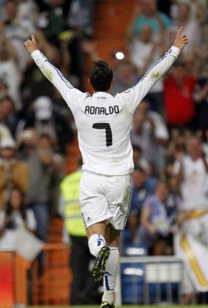 本赛季，大连可为成功冲乙，可为俱乐部发布了官方纪录片《因你可为 伴我前行》，致敬大连可为第十二人。（本赛季冲乙告捷，大连可为推出纪录片《因你可为 伴我前行》致敬第十二人）