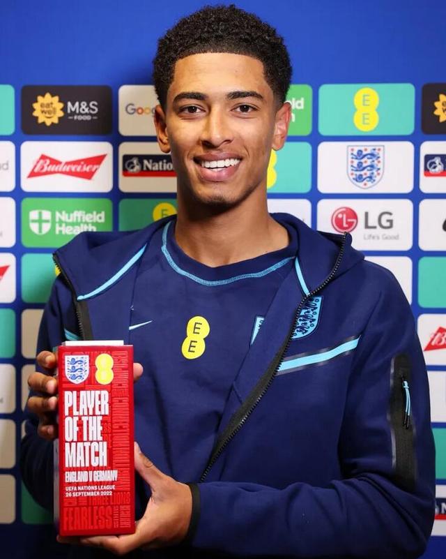 安东尼：梅西是我的偶像和标杆；拒绝拜仁还因我孩子喜欢西班牙（安东尼谈选择：把梅西当楷模；婉拒拜仁因孩子偏爱西班牙）