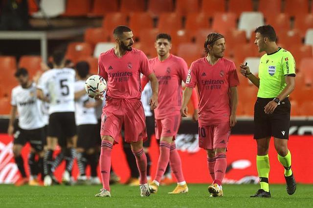 皇马齐达内战术得手轻取塞维利亚（齐达内战术奏效 皇马轻松击败塞维利亚）